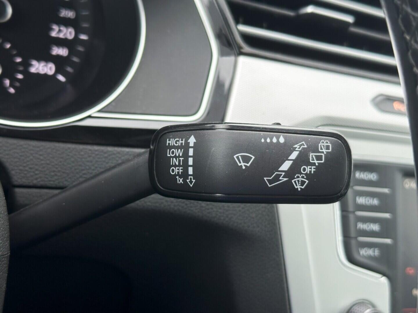 O619V07305_26.webp_PASSAT VARIANT business 2.0 TDI 110 kW manuál