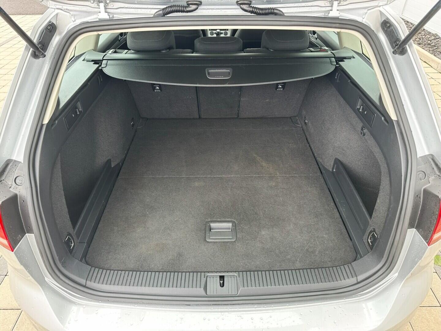 O619V07305_32.webp_PASSAT VARIANT business 2.0 TDI 110 kW manuál