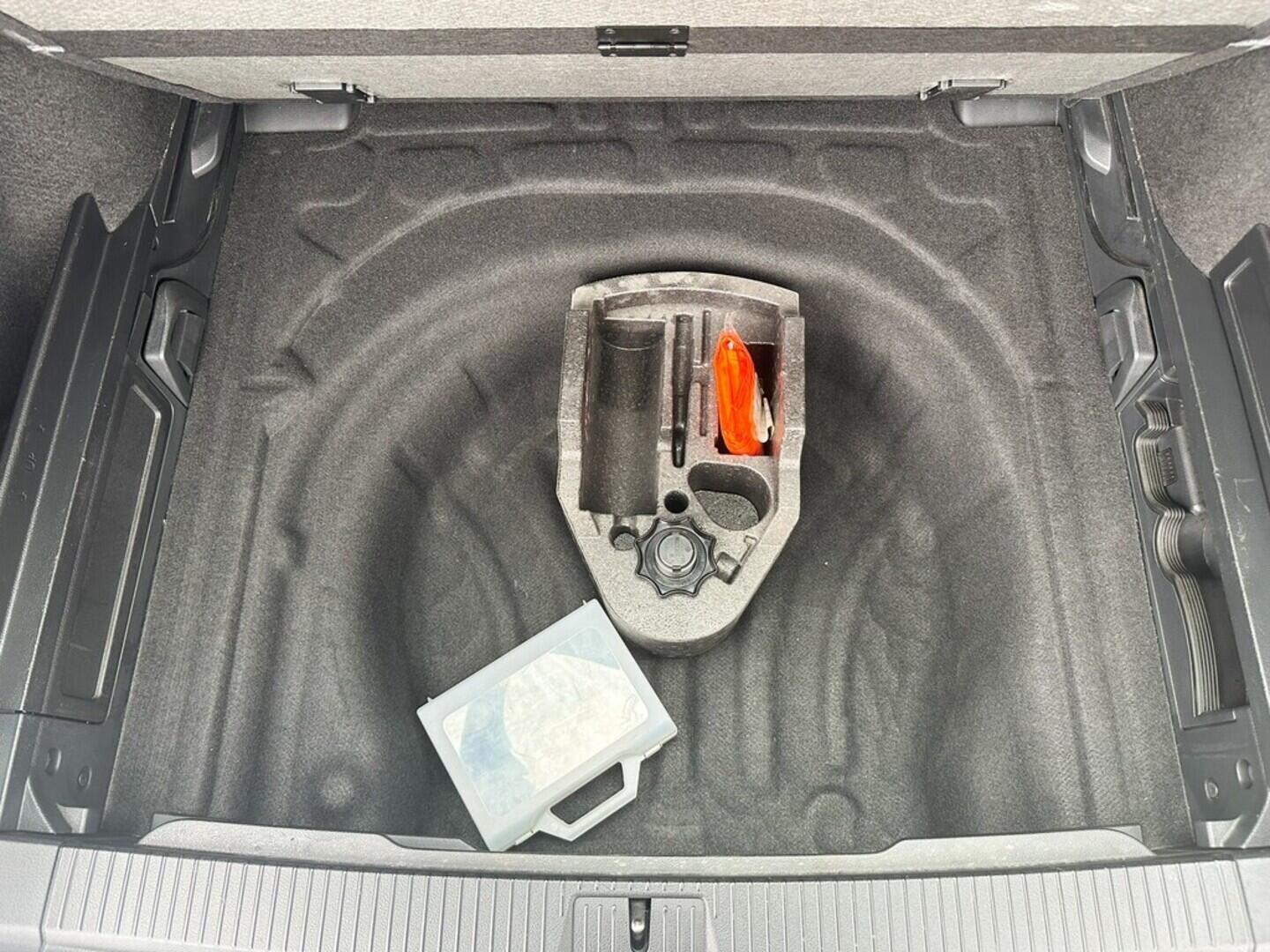 O619V07305_33.webp_PASSAT VARIANT business 2.0 TDI 110 kW manuál