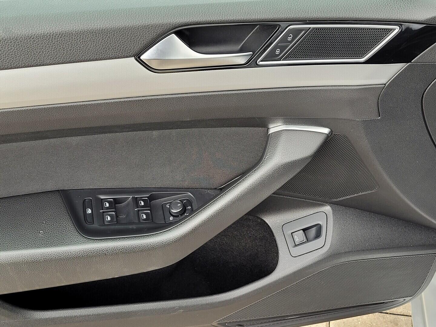 O619V07305_35.webp_PASSAT VARIANT business 2.0 TDI 110 kW manuál