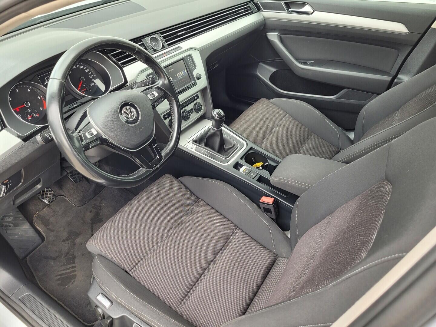 O619V07305_36.webp_PASSAT VARIANT business 2.0 TDI 110 kW manuál