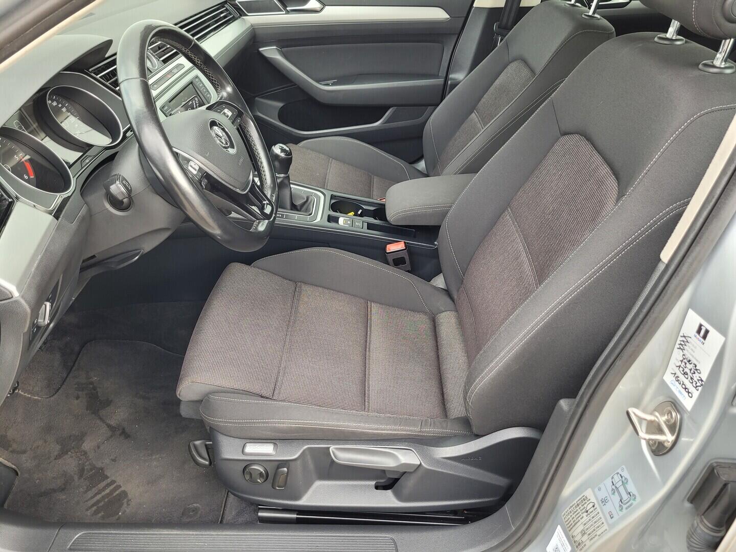 O619V07305_37.webp_PASSAT VARIANT business 2.0 TDI 110 kW manuál