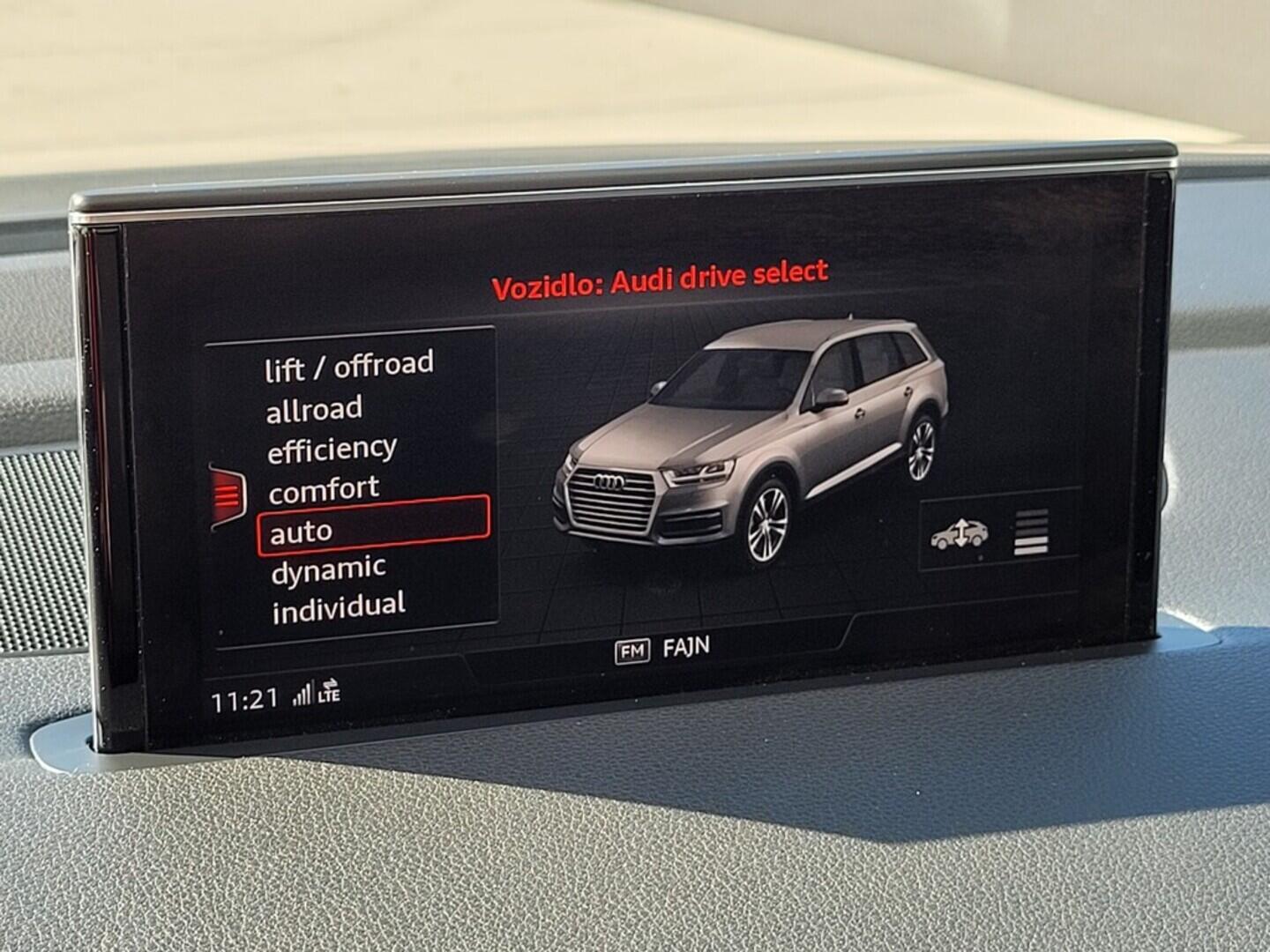 O619V07310_33.webp_SQ7  4.0 TDI 320 kW automat, DPH