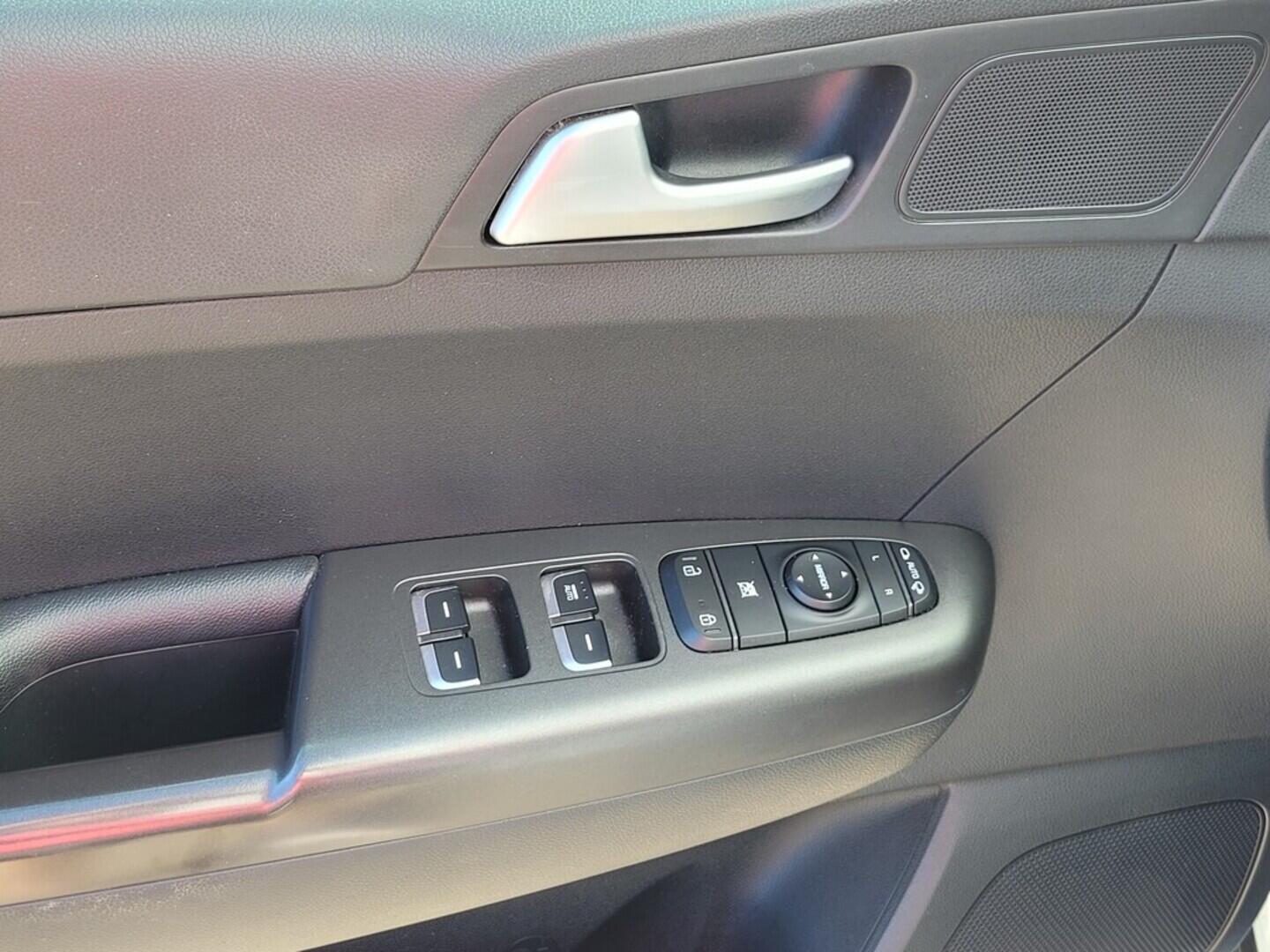 O619V07312_30.webp_SPORTAGE  1.6 GDi 97 kW manuál