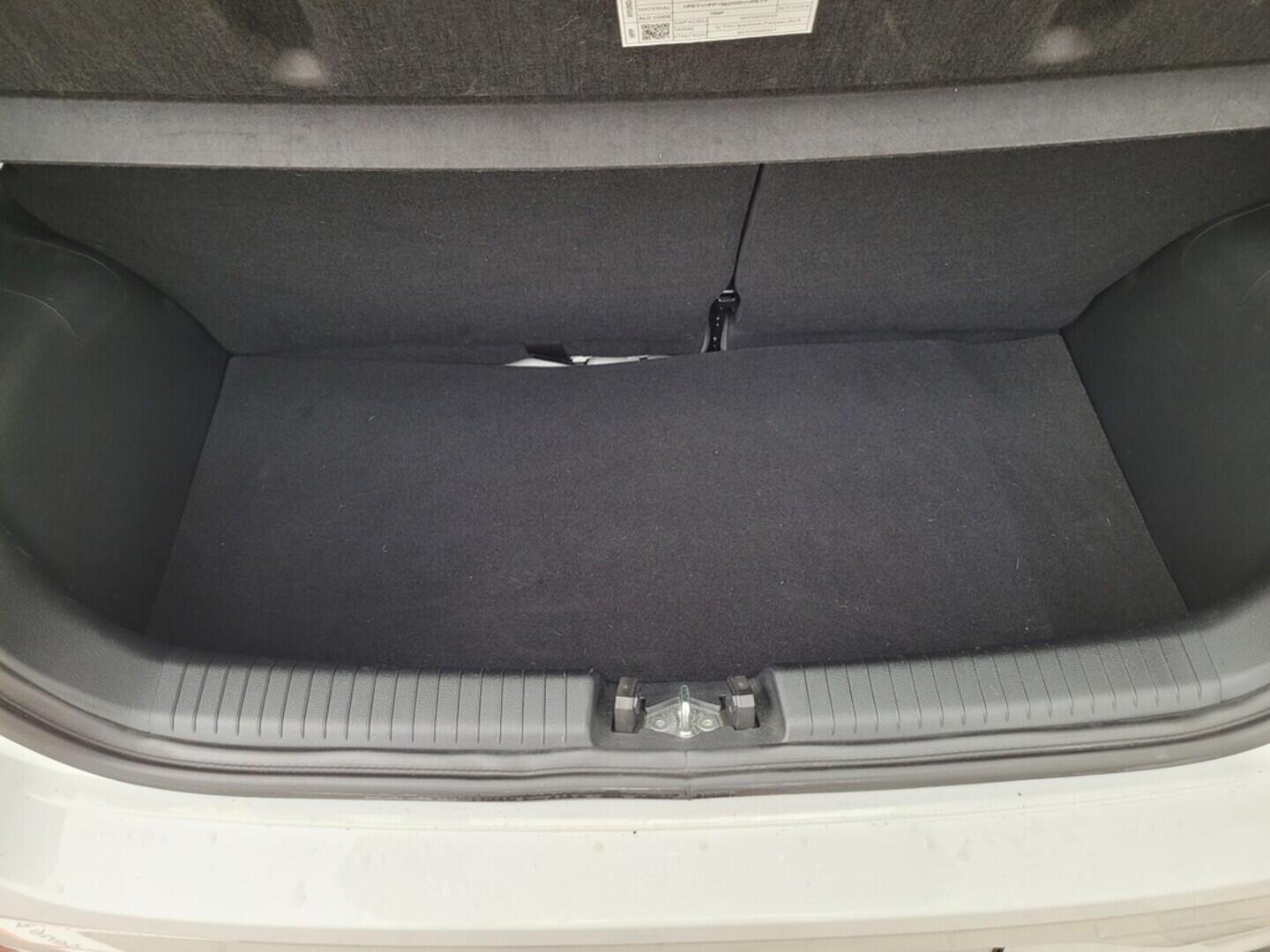 O619V07319_19.webp_I10 Comfort Go 1.0  49 kW manuál