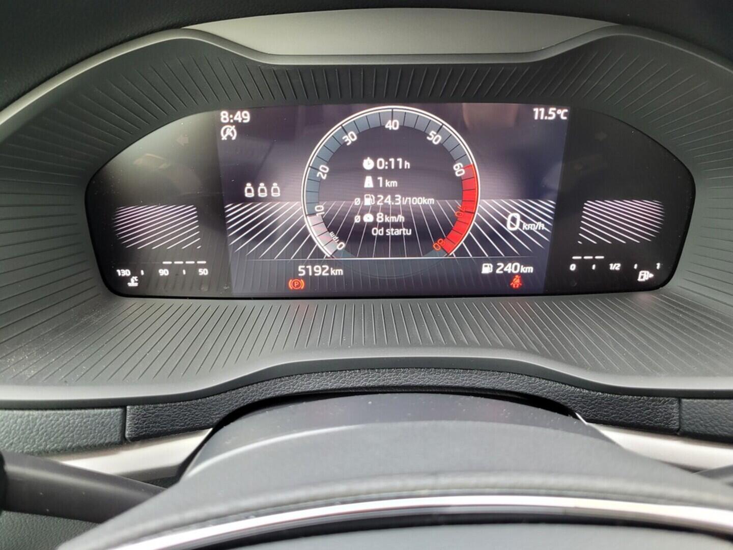 O619V07335_17.webp_KAROQ Ambition 1.0 TSI 81 kW manuál, DPH