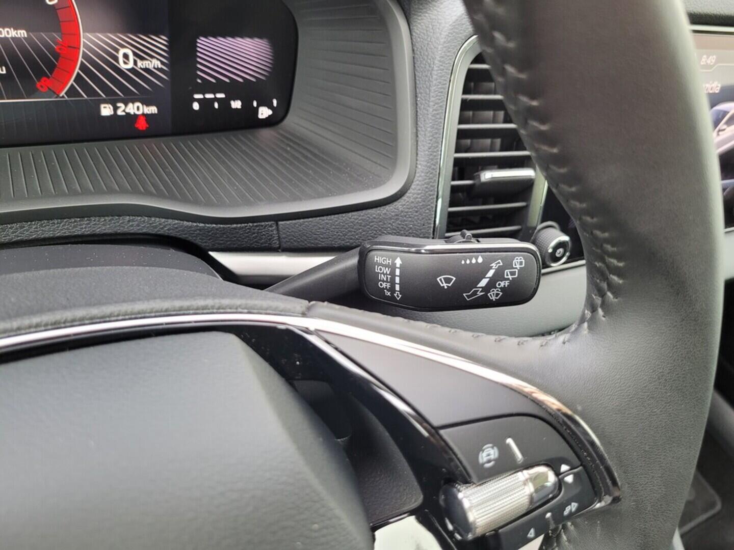 O619V07335_21.webp_KAROQ Ambition 1.0 TSI 81 kW manuál, DPH