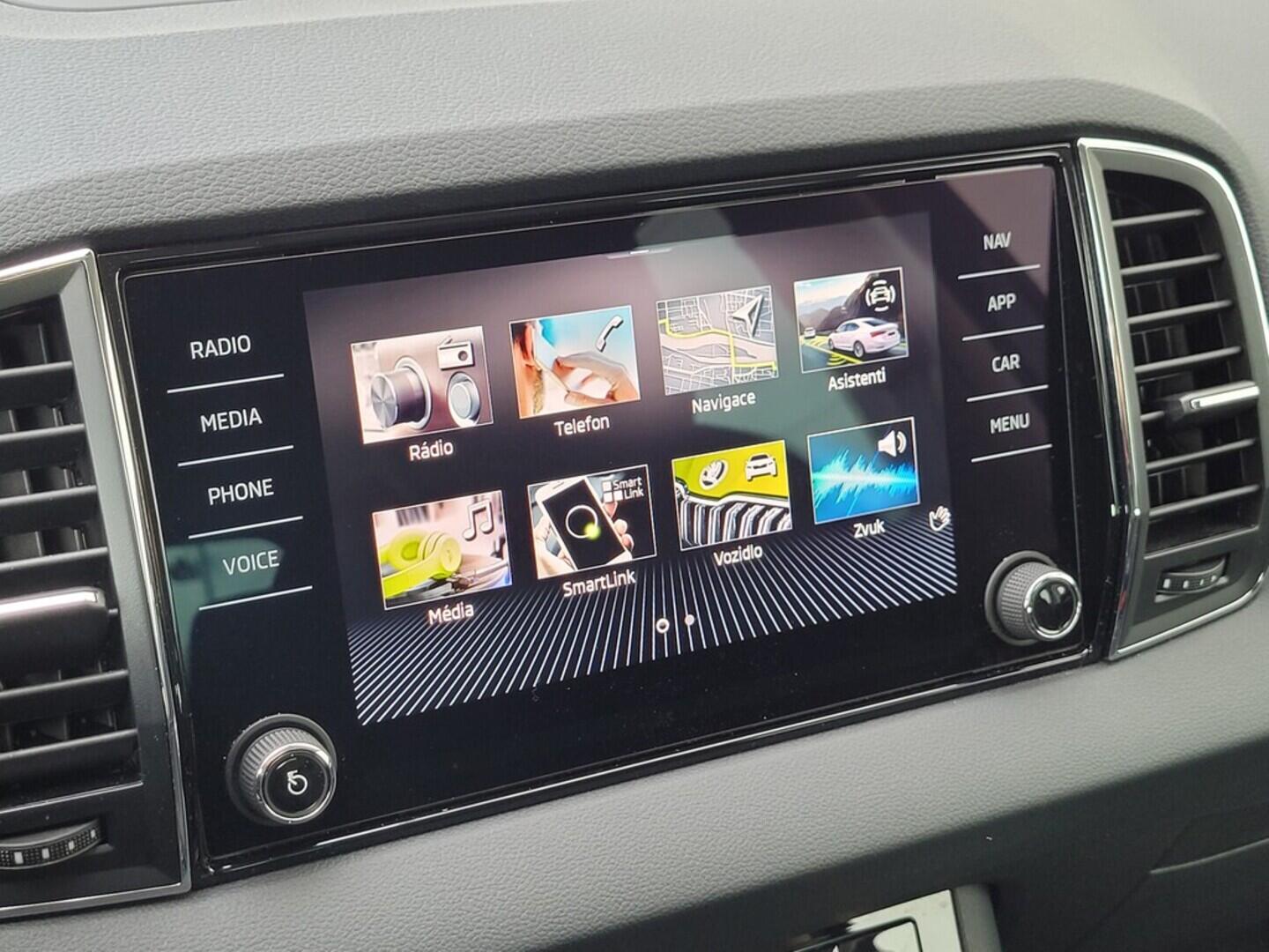 O619V07335_24.webp_KAROQ Ambition 1.0 TSI 81 kW manuál, DPH