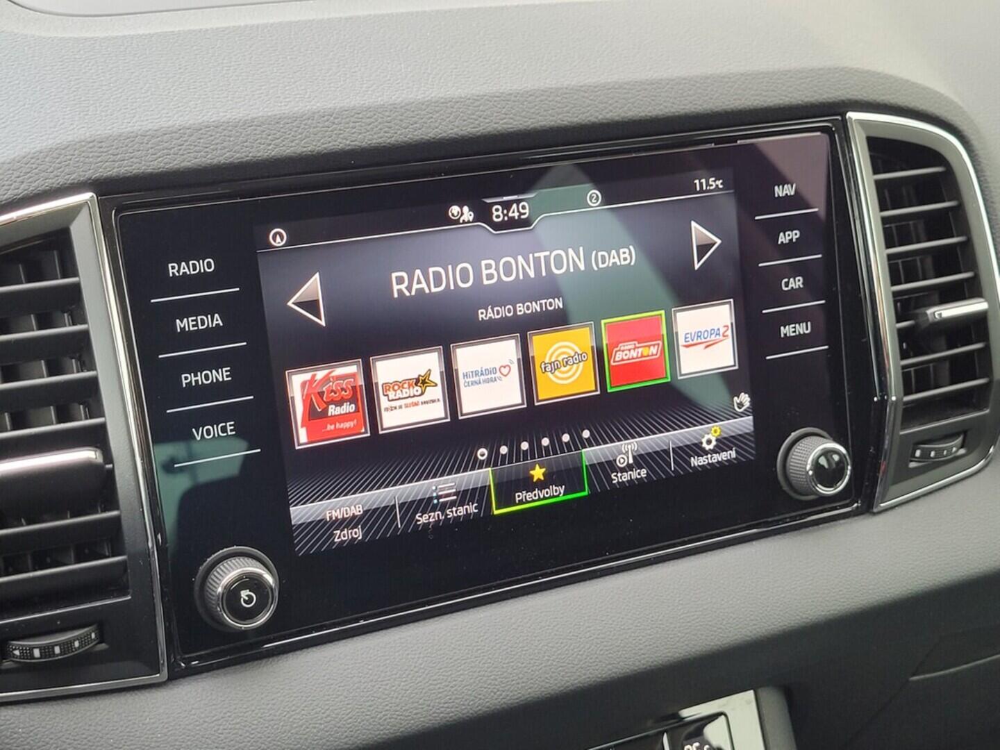 O619V07335_25.webp_KAROQ Ambition 1.0 TSI 81 kW manuál, DPH