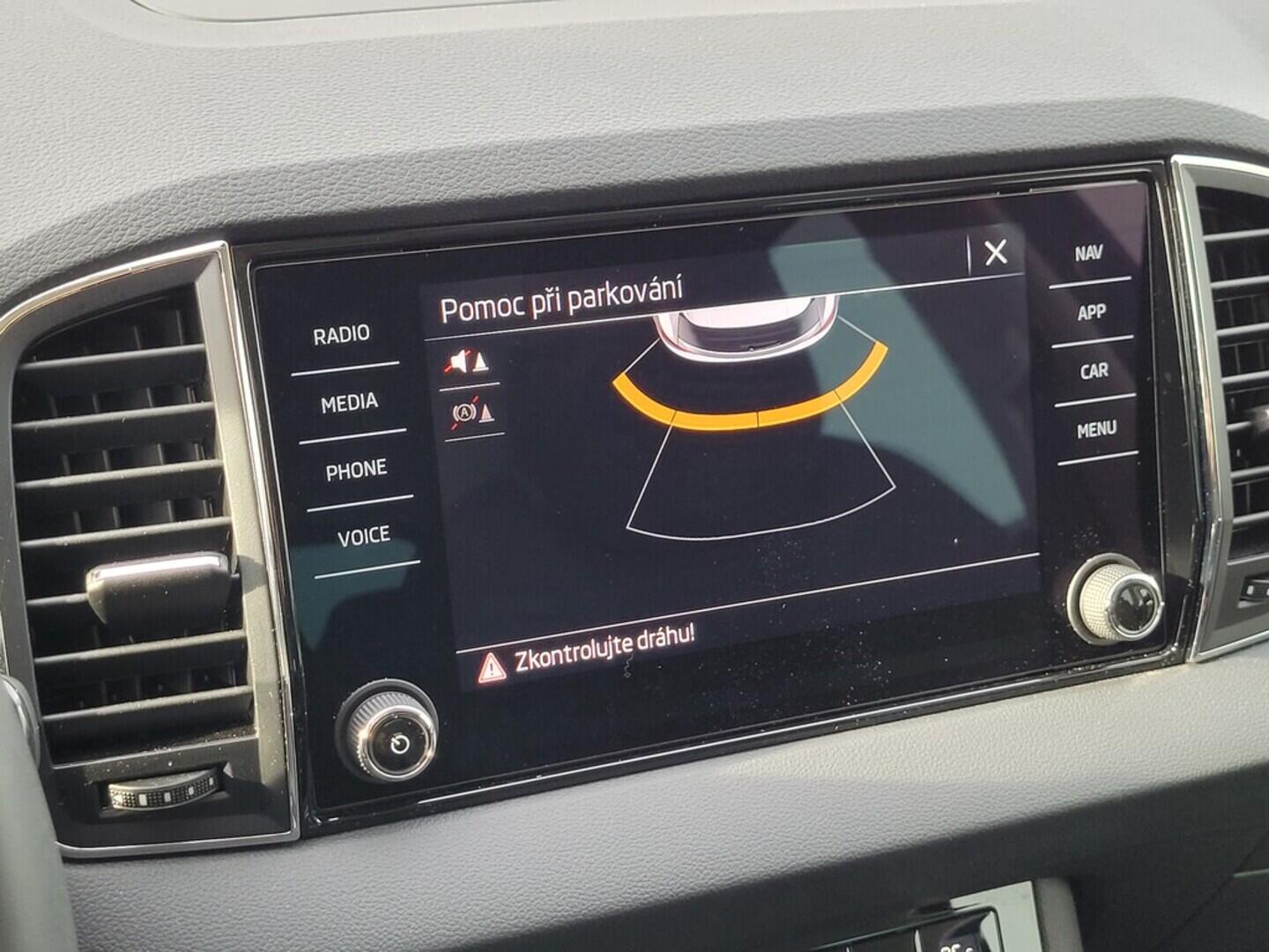 O619V07335_26.webp_KAROQ Ambition 1.0 TSI 81 kW manuál, DPH