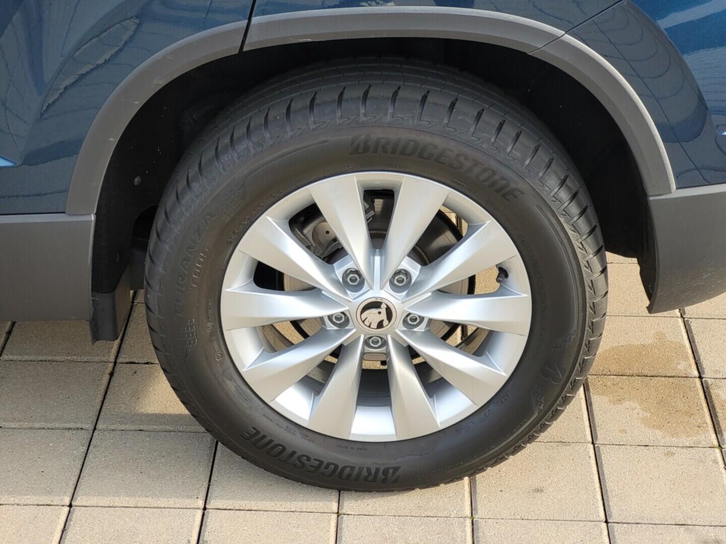 O619V07335_27.webp_KAROQ Ambition 1.0 TSI 81 kW manuál, DPH