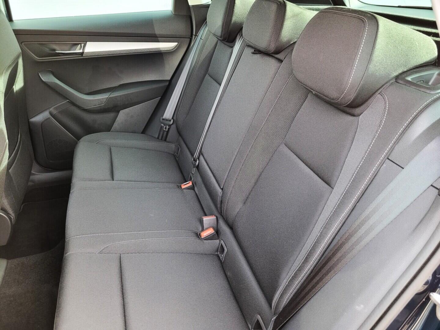 O619V07335_32.webp_KAROQ Ambition 1.0 TSI 81 kW manuál, DPH