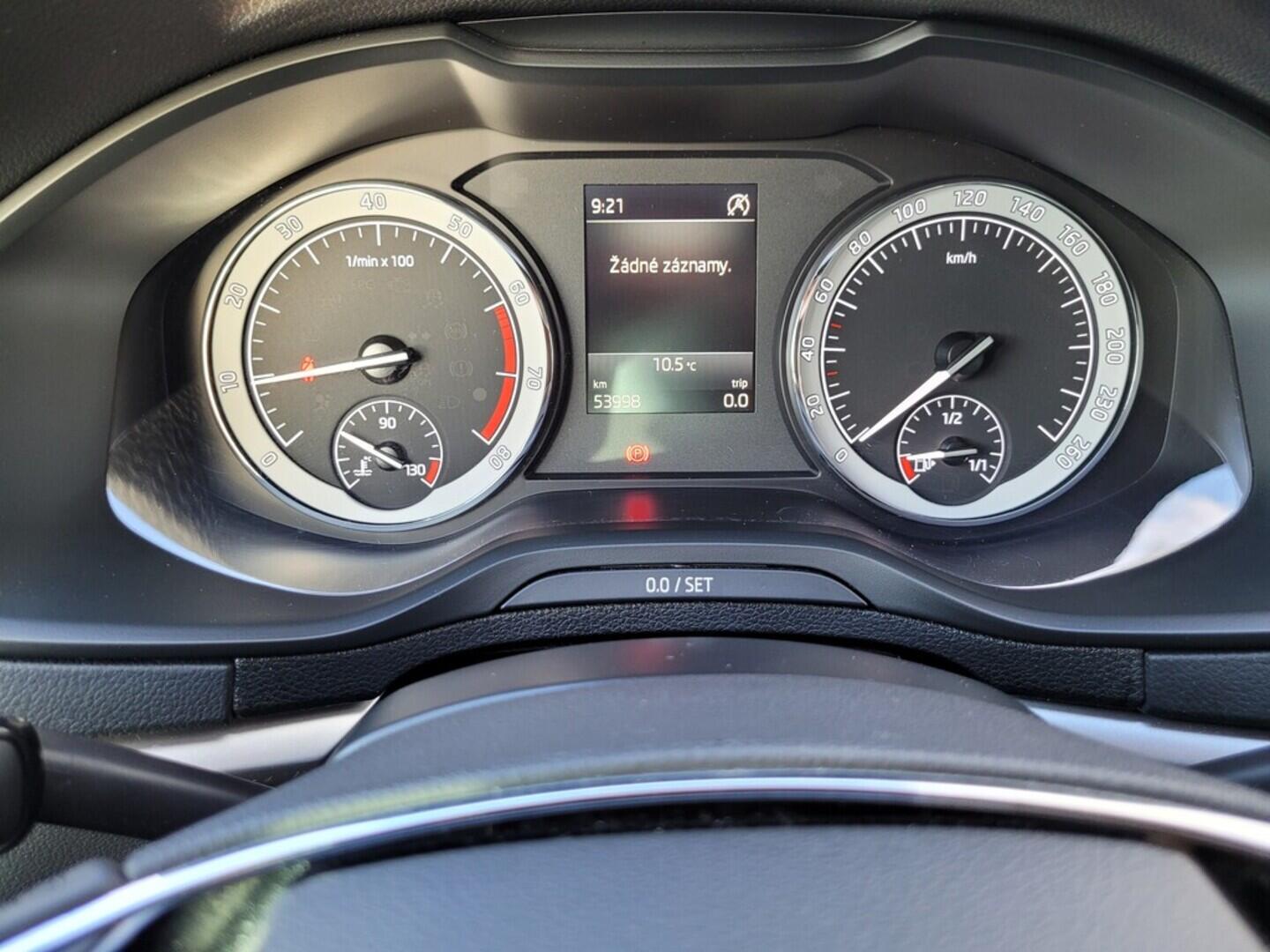 O619V07338_17.webp_KAROQ Ambition 1.5 TSI 110 kW manuál, DPH