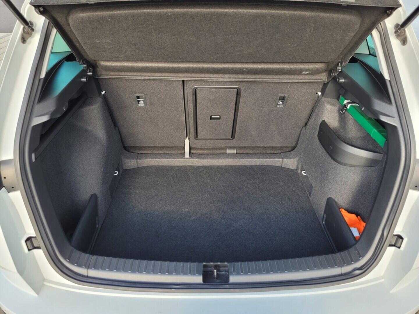 O619V07338_19.webp_KAROQ Ambition 1.5 TSI 110 kW manuál, DPH