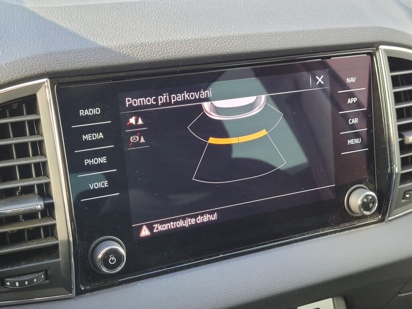 O619V07338_27.webp_KAROQ Ambition 1.5 TSI 110 kW manuál, DPH