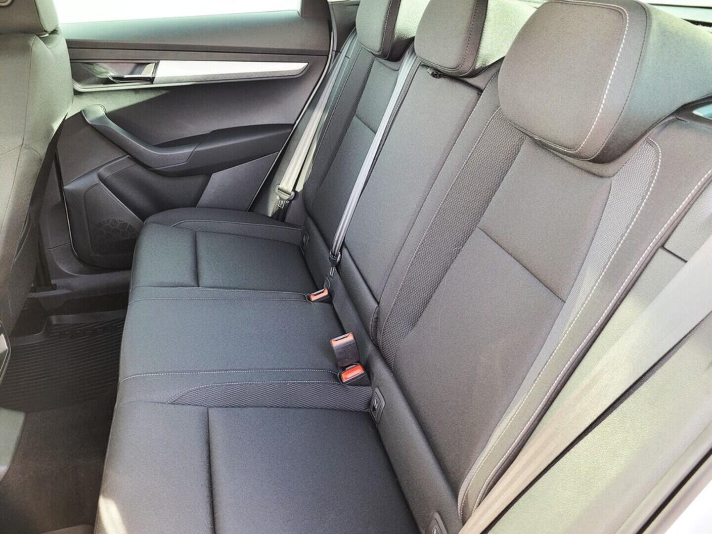 O619V07338_35.webp_KAROQ Ambition 1.5 TSI 110 kW manuál, DPH