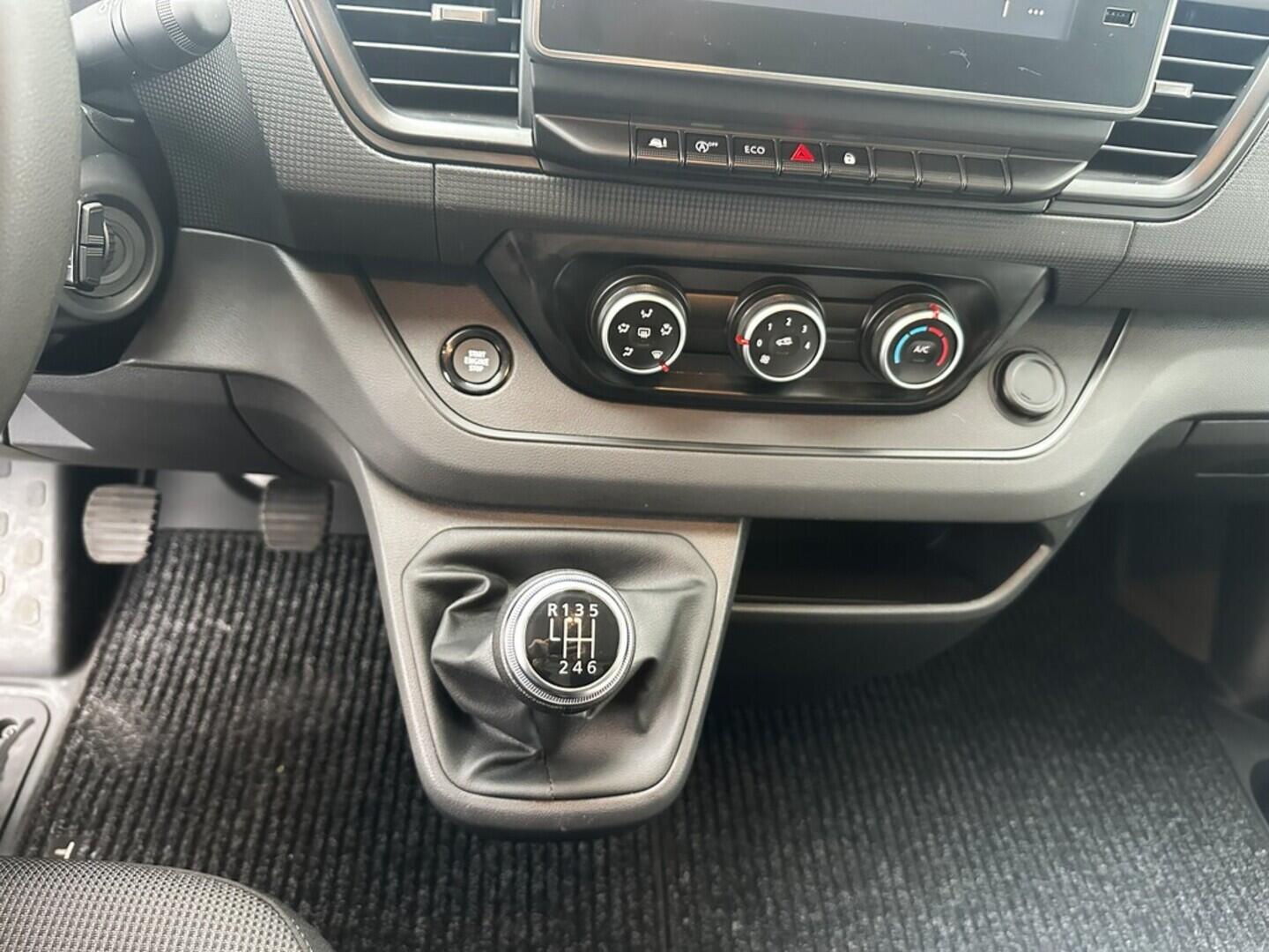 O619V07345_25.webp_TRAFIC Komfort L2H1 2.0 Blue dCi 96 kW manuál, DPH