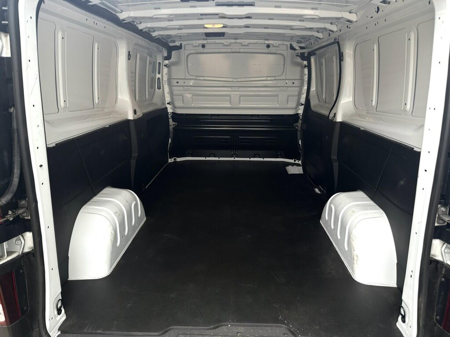 O619V07345_31.webp_TRAFIC Komfort L2H1 2.0 Blue dCi 96 kW manuál, DPH