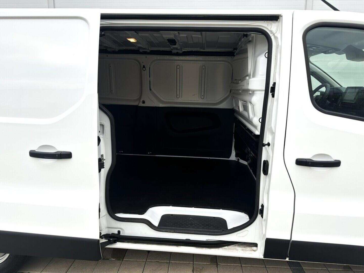 O619V07345_32.webp_TRAFIC Komfort L2H1 2.0 Blue dCi 96 kW manuál, DPH