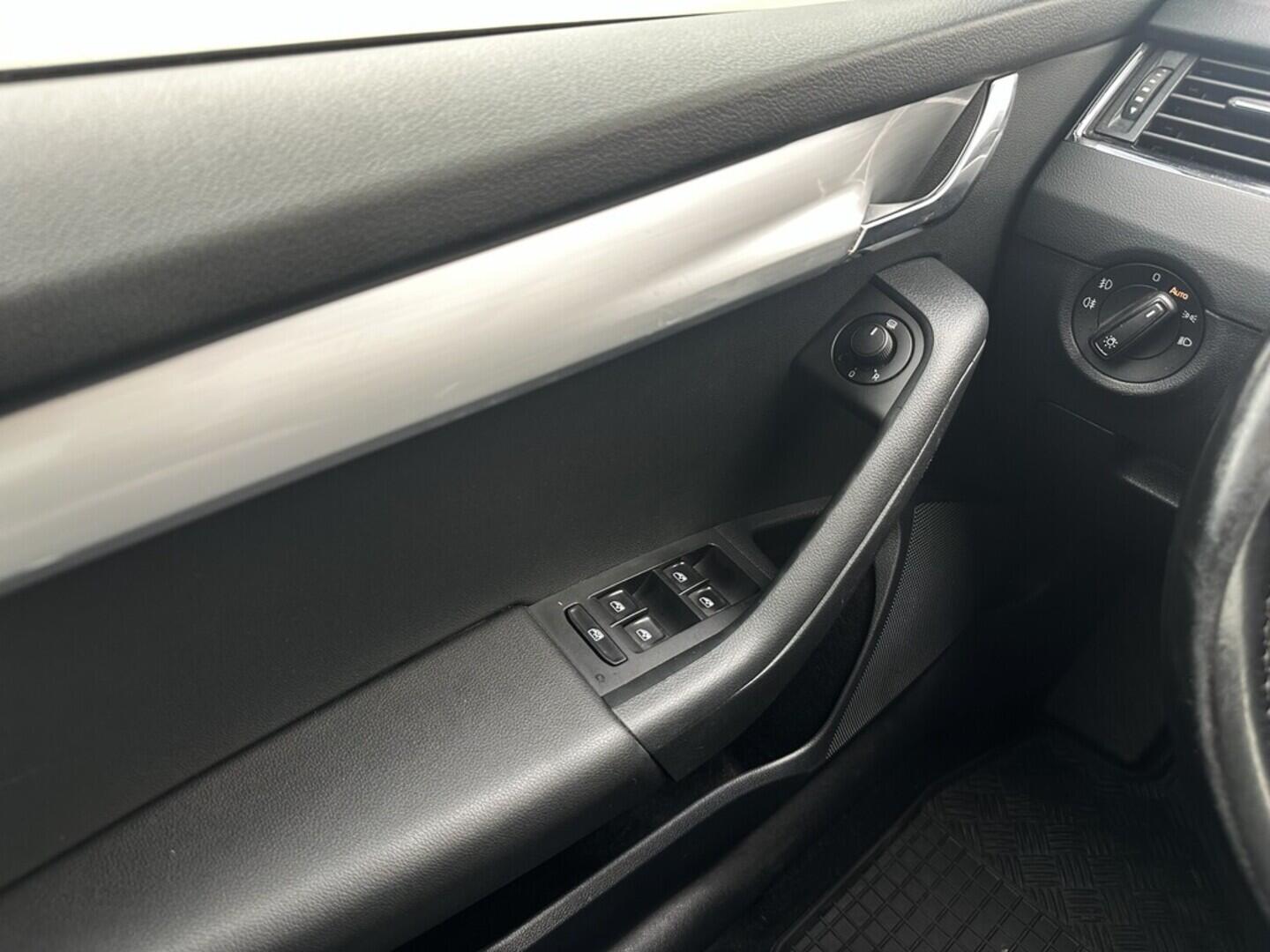 O619V07350_21.webp_OCTAVIA Ambiente 2.0 TDI 110 kW automat