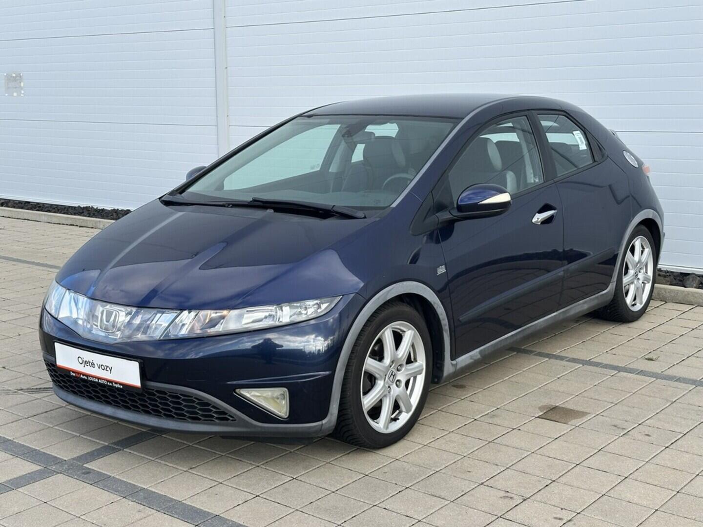O619V07364_10.webp_CIVIC Sport 1.8 i-VTEC 103 kW manuál