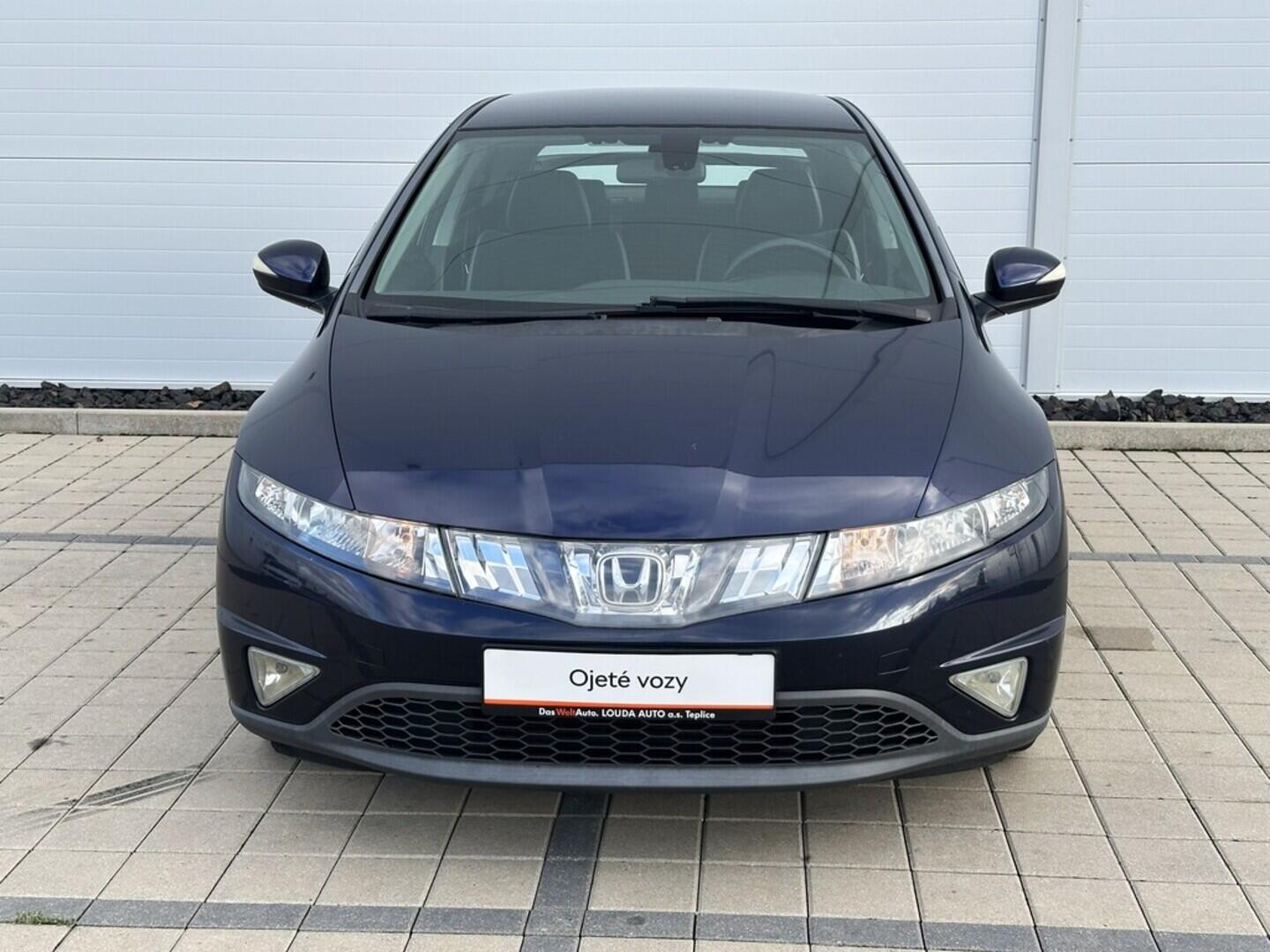 O619V07364_11.webp_CIVIC Sport 1.8 i-VTEC 103 kW manuál