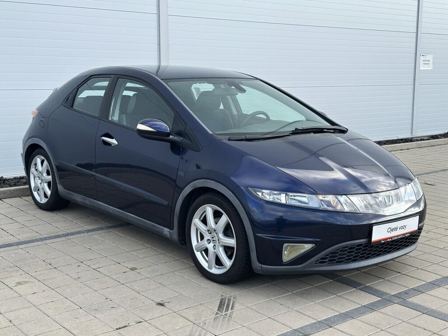 O619V07364_12.webp_CIVIC Sport 1.8 i-VTEC 103 kW manuál