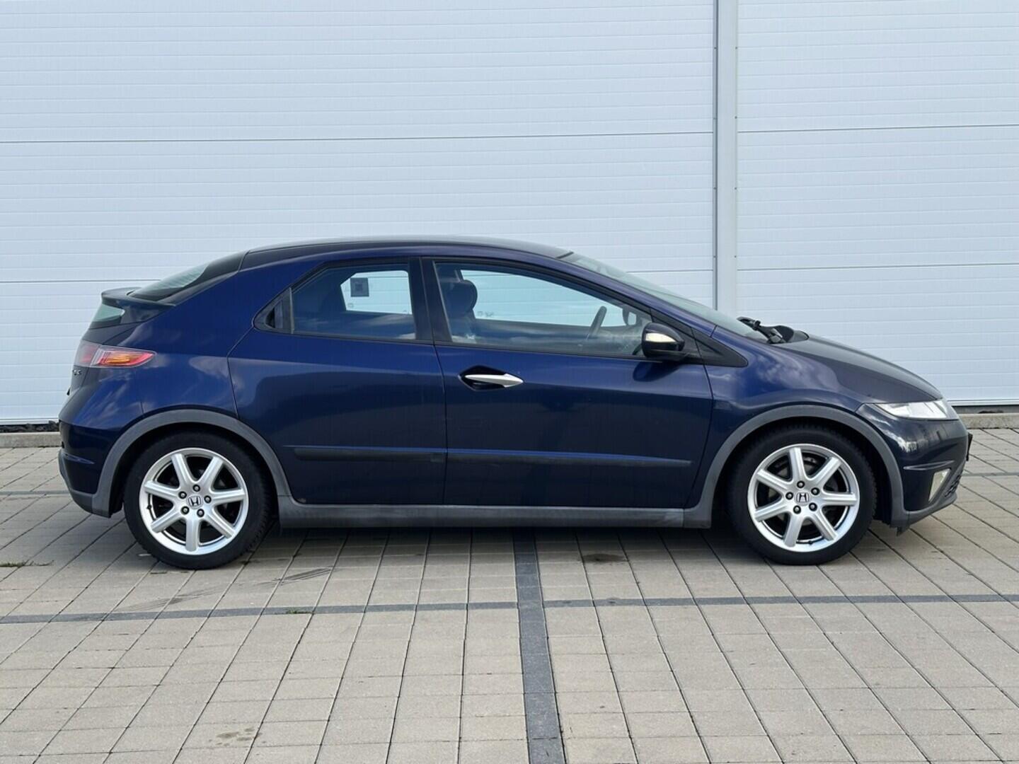 O619V07364_13.webp_CIVIC Sport 1.8 i-VTEC 103 kW manuál