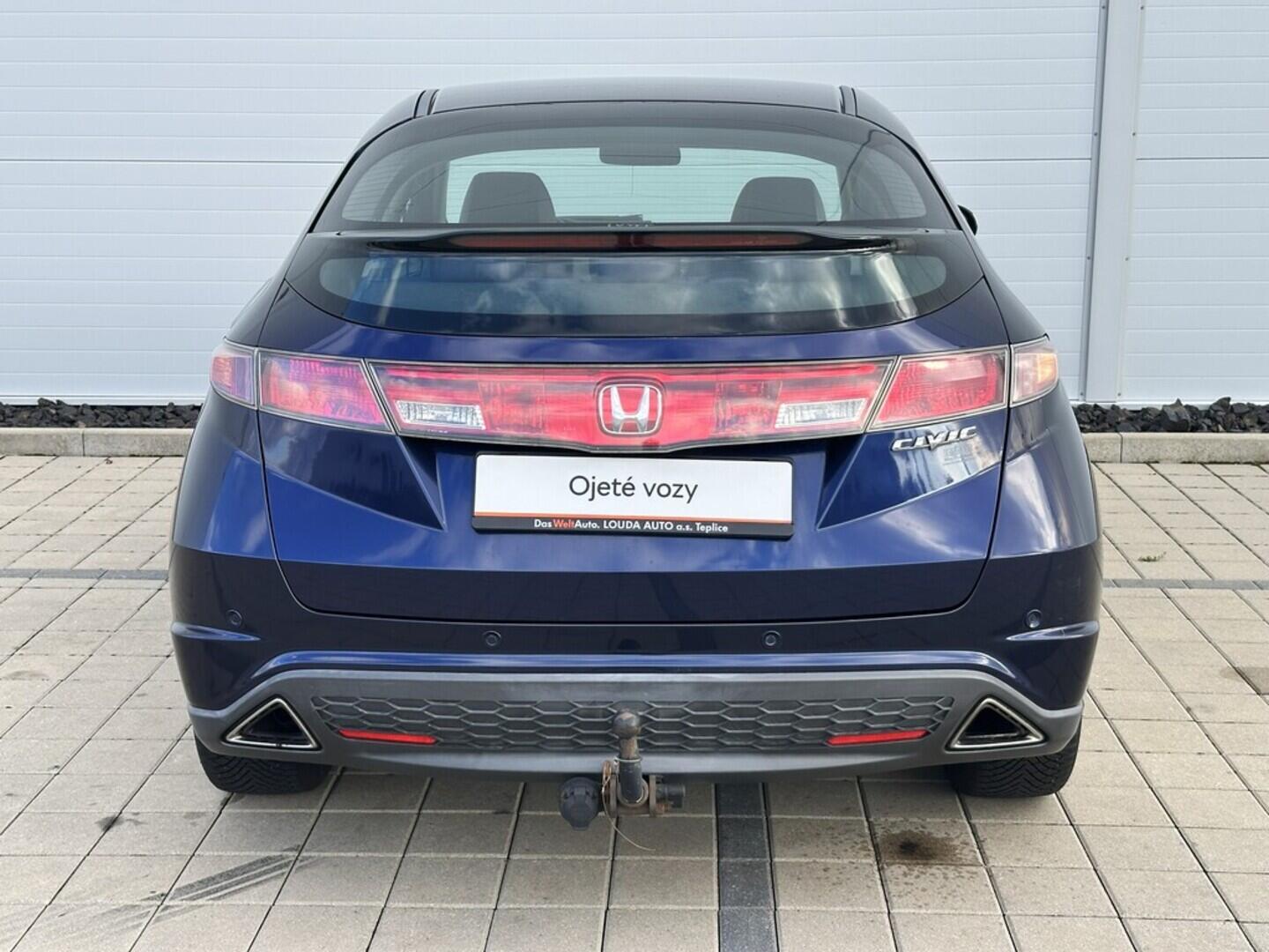 O619V07364_15.webp_CIVIC Sport 1.8 i-VTEC 103 kW manuál