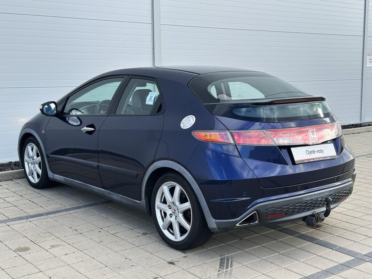 O619V07364_16.webp_CIVIC Sport 1.8 i-VTEC 103 kW manuál