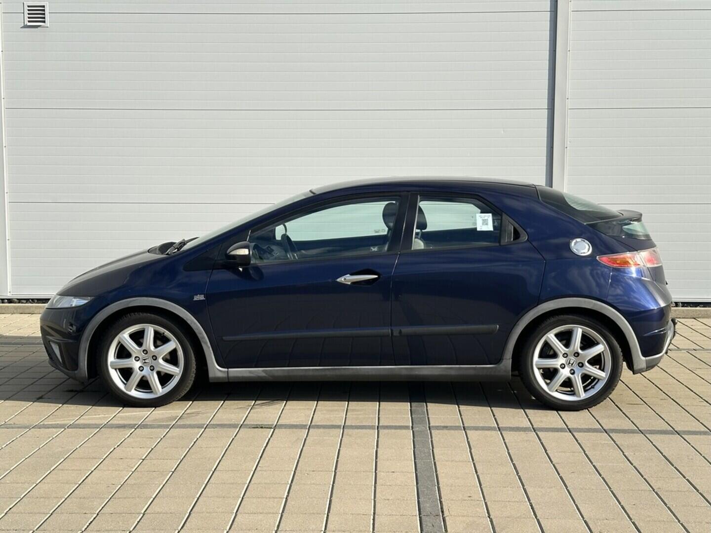 O619V07364_17.webp_CIVIC Sport 1.8 i-VTEC 103 kW manuál