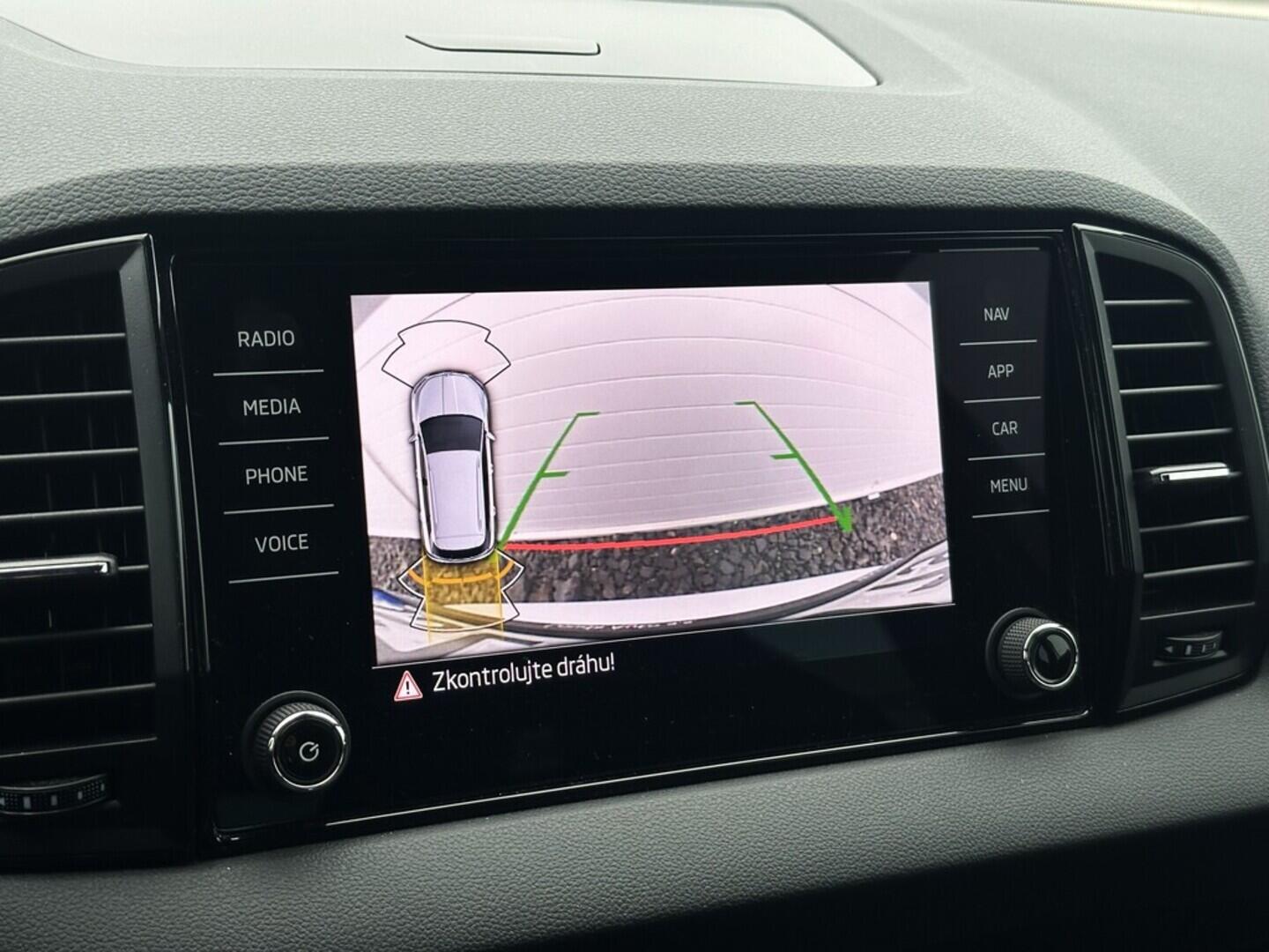 O619V07367_28.webp_KAROQ SportLine 2.0 TDI 110 kW manuál, DPH