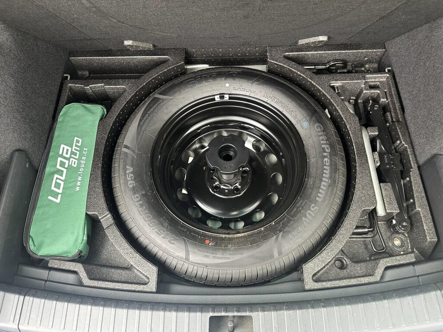 O619V07367_33.webp_KAROQ SportLine 2.0 TDI 110 kW manuál, DPH