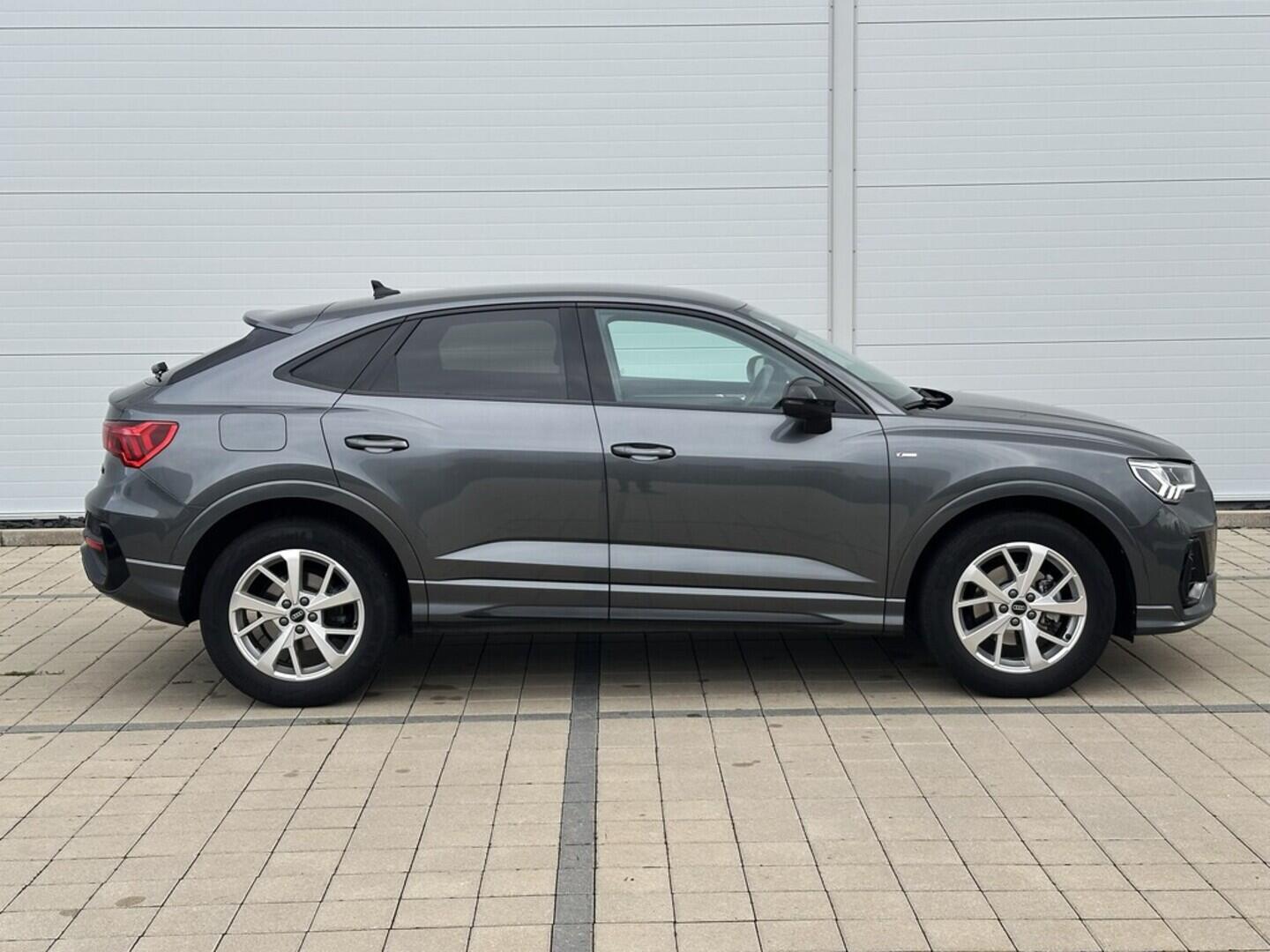 O619V07373_13.webp_Q3 SPORTBACK S-line 1.5 TSI 110 kW automat, DPH