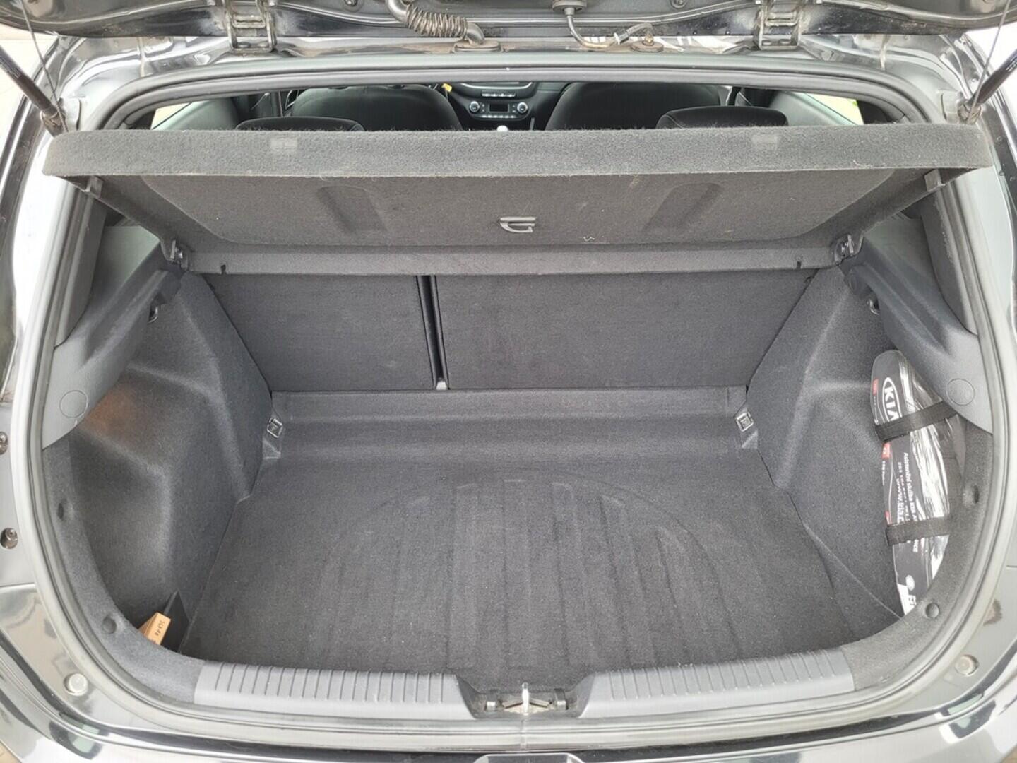 O619V07379_19.webp_CEED GT-line 1.6 CRDi 100 kW manuál