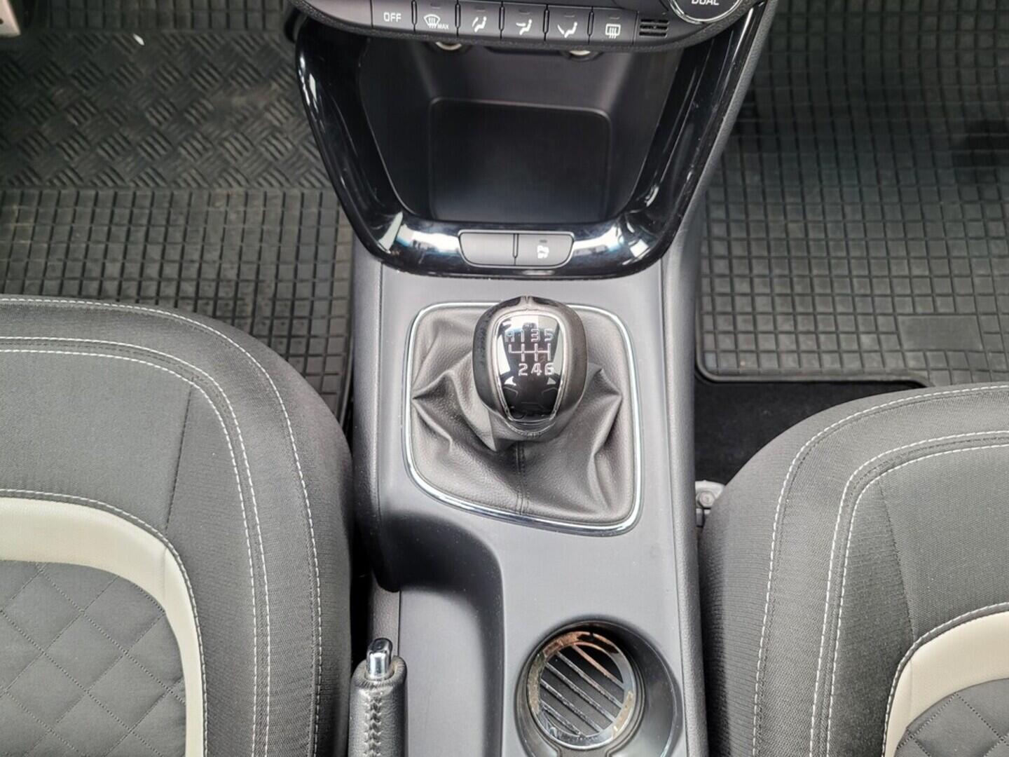 O619V07379_20.webp_CEED GT-line 1.6 CRDi 100 kW manuál