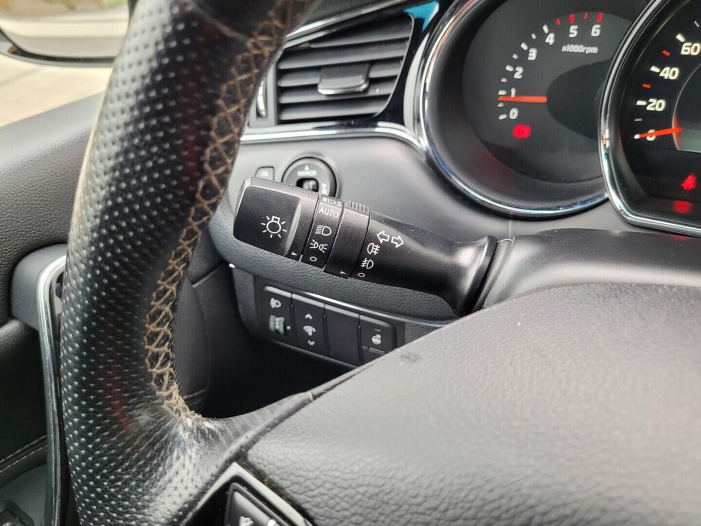 O619V07379_21.webp_CEED GT-line 1.6 CRDi 100 kW manuál