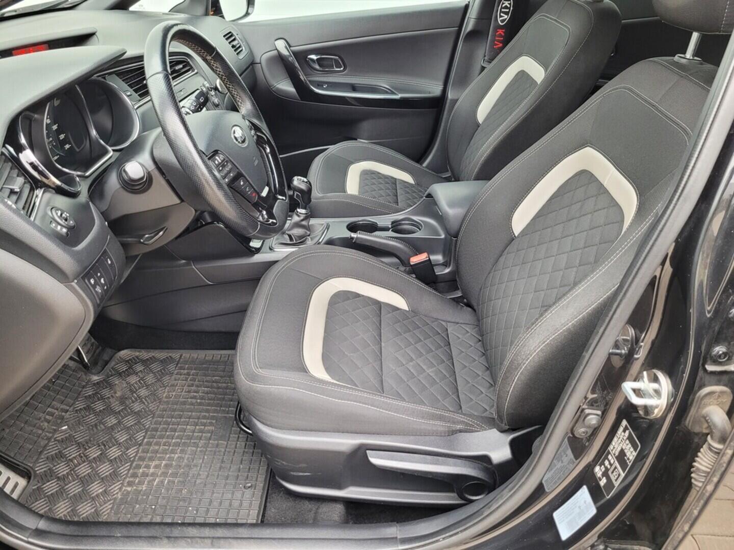 O619V07379_32.webp_CEED GT-line 1.6 CRDi 100 kW manuál