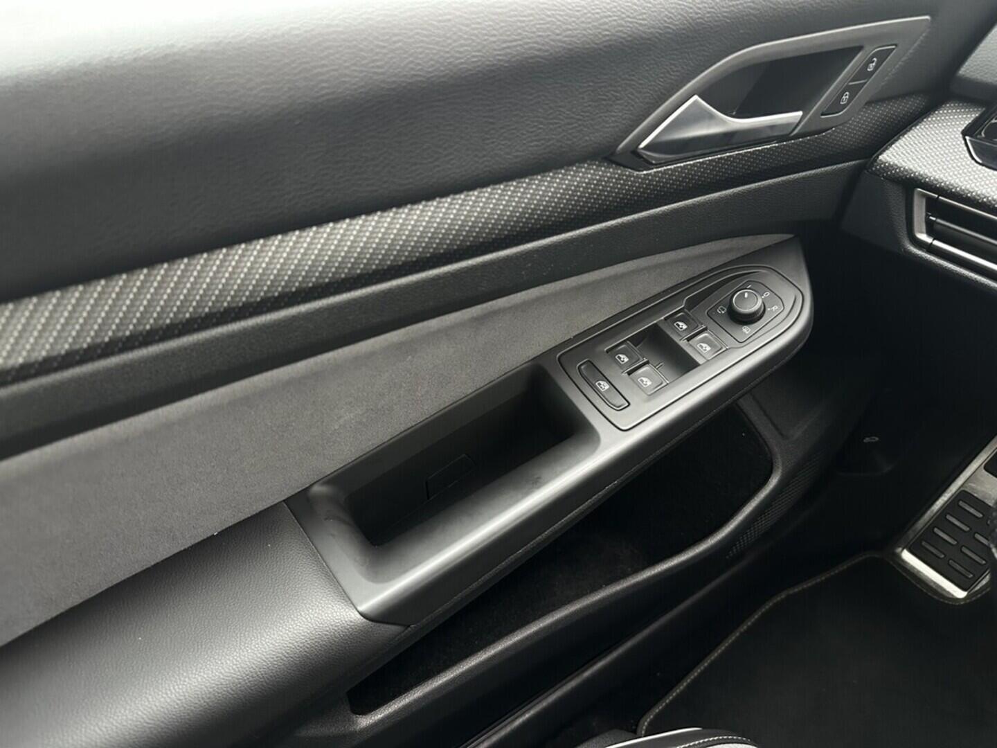 O619V07382_22.webp_GOLF VARIANT R-line 2.0 TDI 110 kW automat, DPH