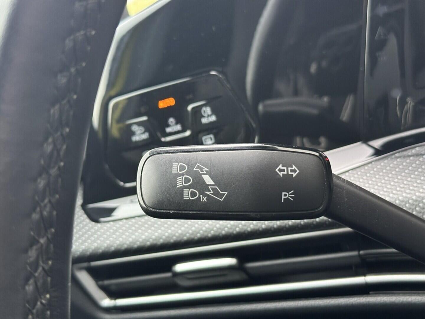 O619V07382_27.webp_GOLF VARIANT R-line 2.0 TDI 110 kW automat, DPH