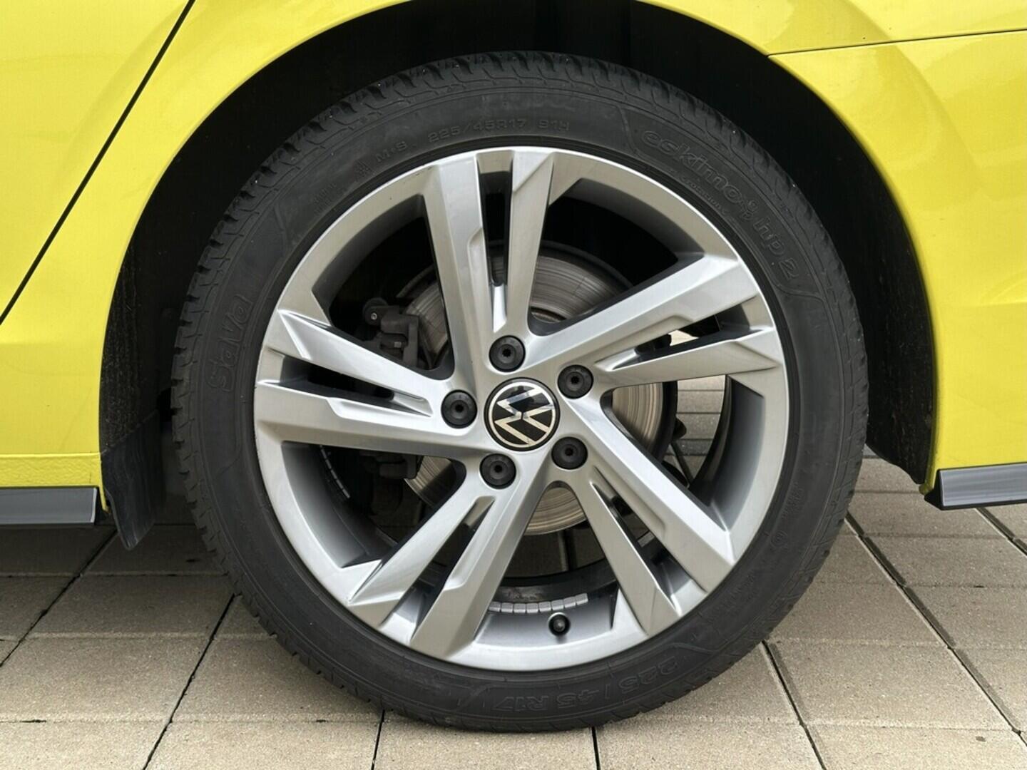 O619V07382_30.webp_GOLF VARIANT R-line 2.0 TDI 110 kW automat, DPH
