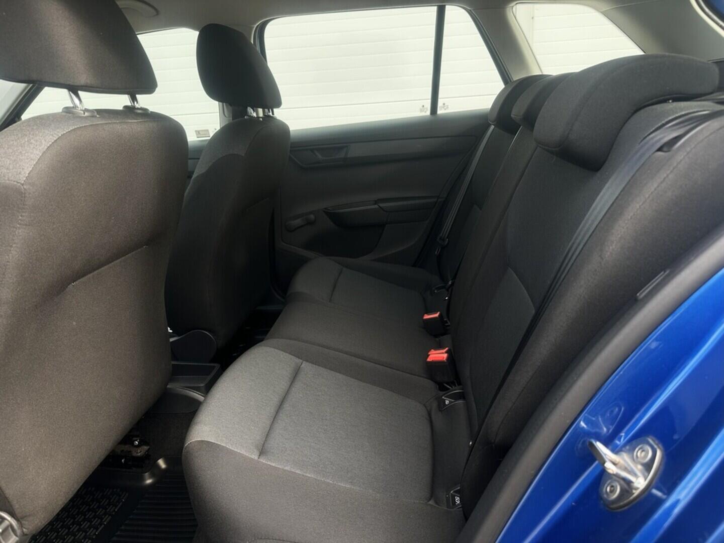 O619V07384_27.webp_FABIA Active 1.0 TSI 70 kW manuál