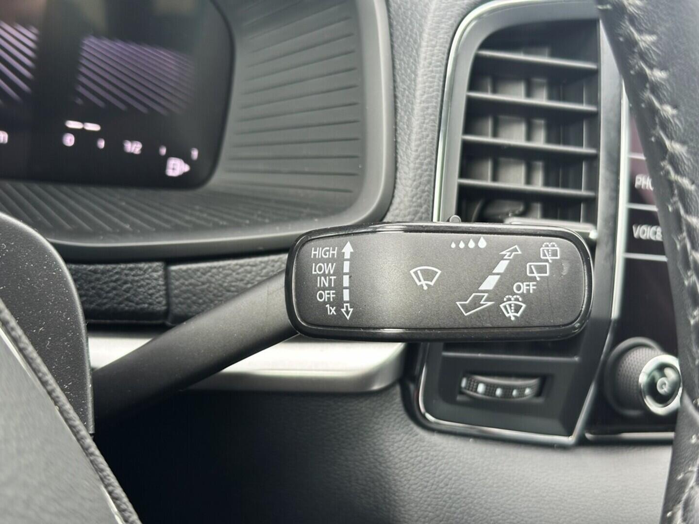 O619V07386_23.webp_KAROQ Ambition 1.5 TSI 110 kW manuál, DPH