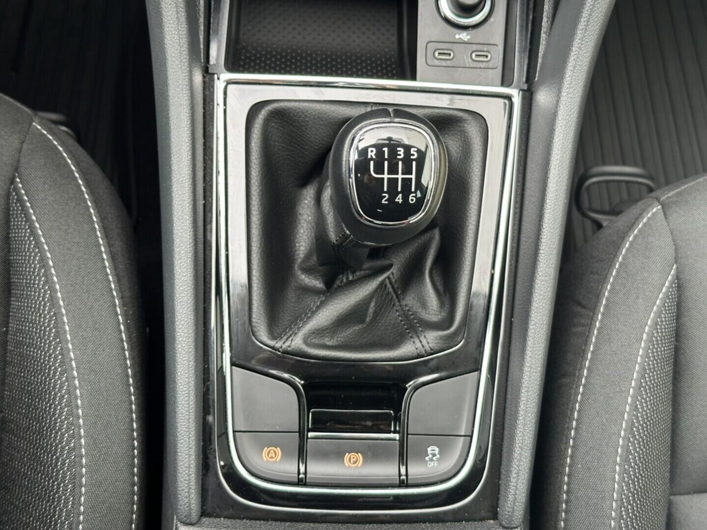 O619V07386_24.webp_KAROQ Ambition 1.5 TSI 110 kW manuál, DPH