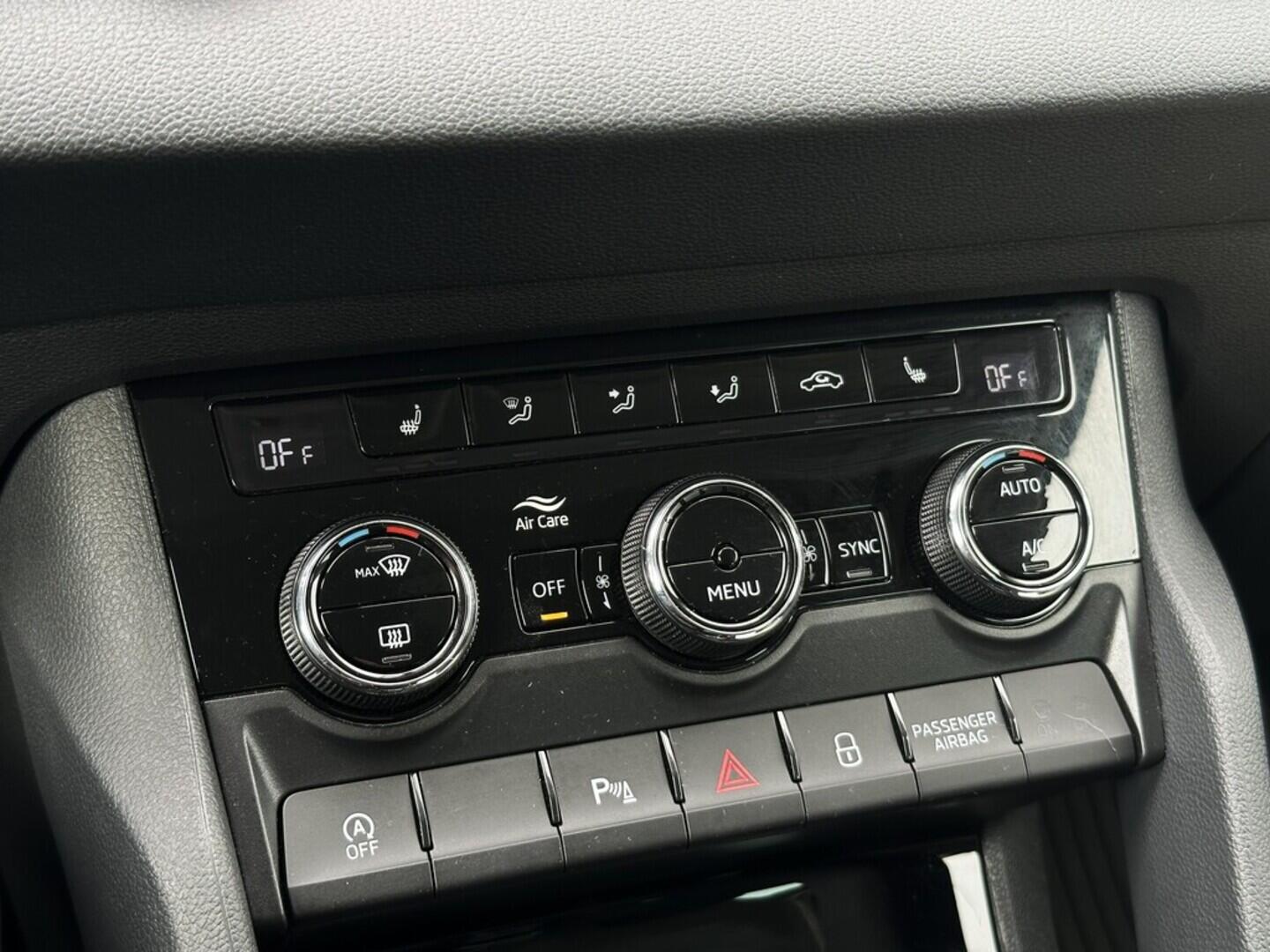 O619V07386_25.webp_KAROQ Ambition 1.5 TSI 110 kW manuál, DPH