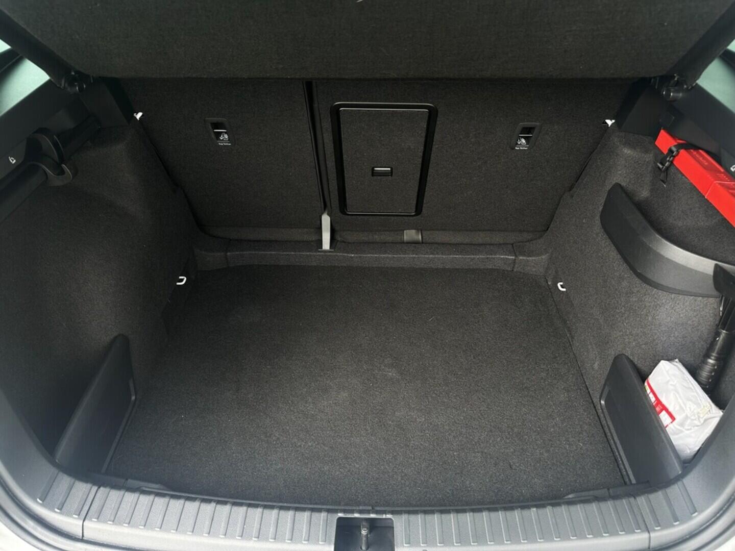 O619V07386_30.webp_KAROQ Ambition 1.5 TSI 110 kW manuál, DPH