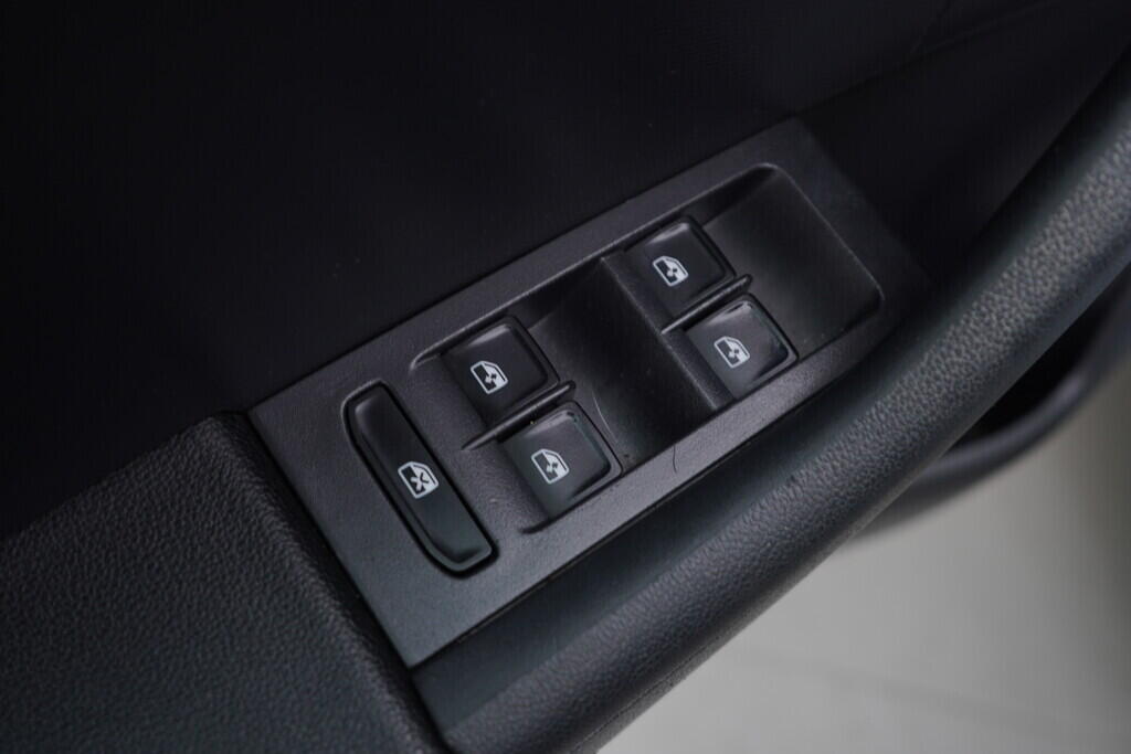 O619V07392_21.webp_RAPID Fresh Drive 1.0 TSI 70 kW manuál