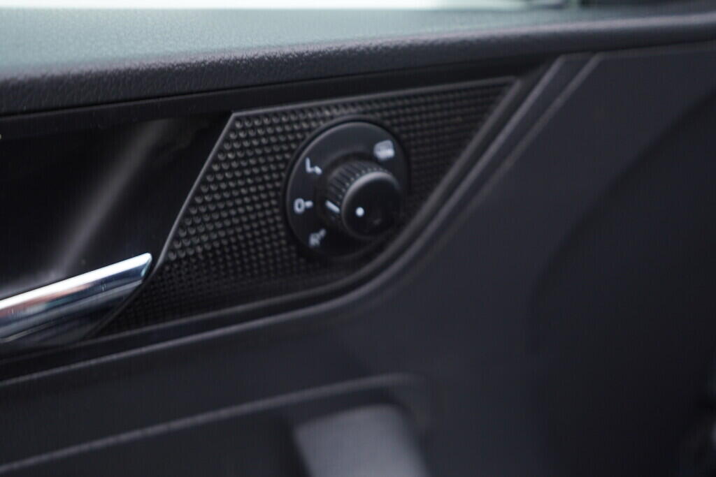 O619V07392_22.webp_RAPID Fresh Drive 1.0 TSI 70 kW manuál