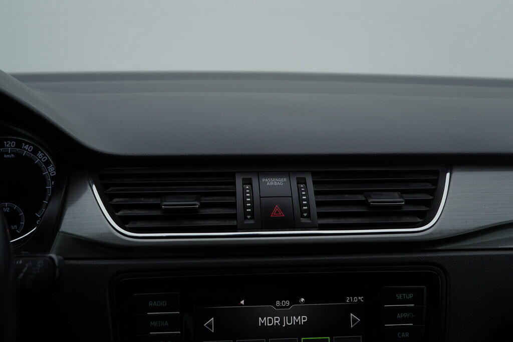 O619V07392_29.webp_RAPID Fresh Drive 1.0 TSI 70 kW manuál