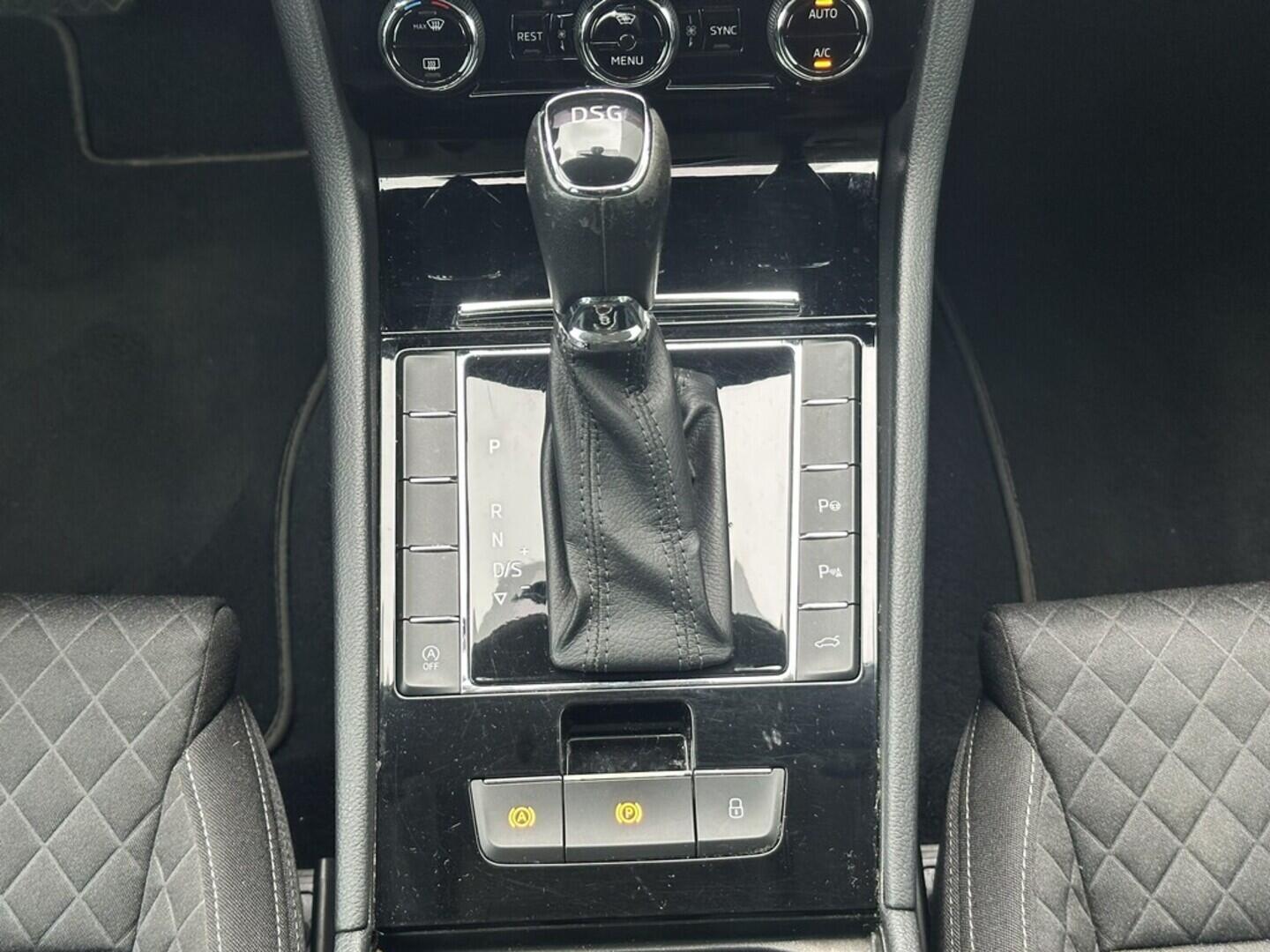 O619V07394_21.webp_SUPERB Style 1.6 TDI 88 kW automat
